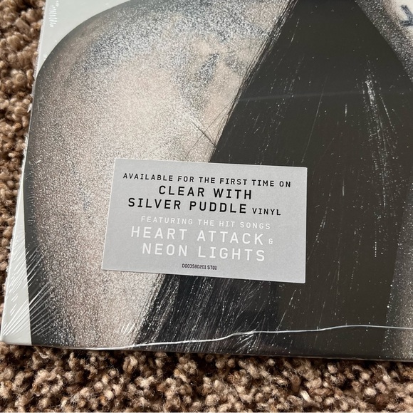 NEW Demi Lovato “Demi” vinyl - Picture 3 of 5